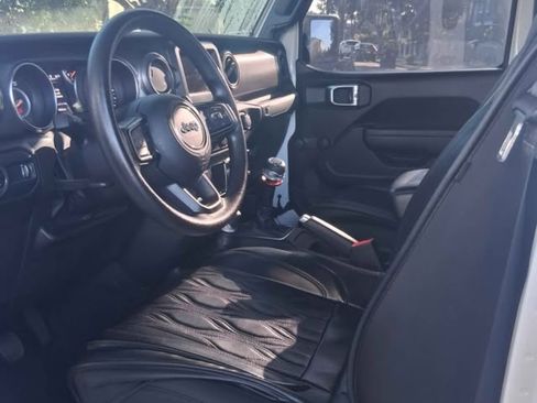 Used 2023 Jeep Gladiator Sport image 2