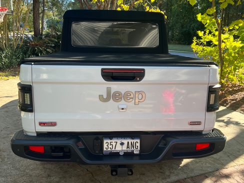 Used 2020 Jeep Gladiator Overland image 10