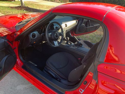 Used 2012 MAZDA MX-5 Miata Touring w/ Suspension Pkg RWD image 11