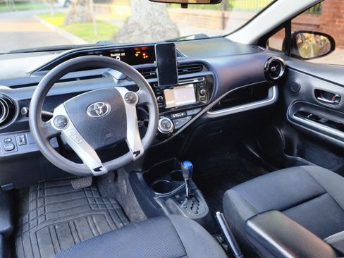 Used 2016 Toyota Prius C Two image 11