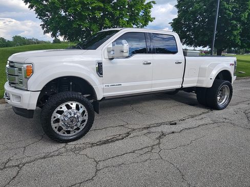 Used 2019 Ford F450 Platinum w/ Platinum Ultimate Package image 2