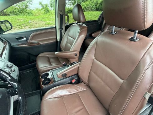 Used 2017 Toyota Sienna Limited Premium w/ Protection Package AWD/4WD image 6