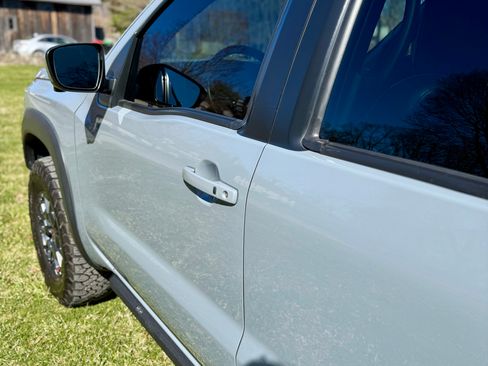 Used 2023 Nissan Frontier PRO-4X w/ Pro-4X Premium Package image 4