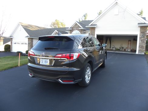 Used 2017 Acura RDX AWD image 2