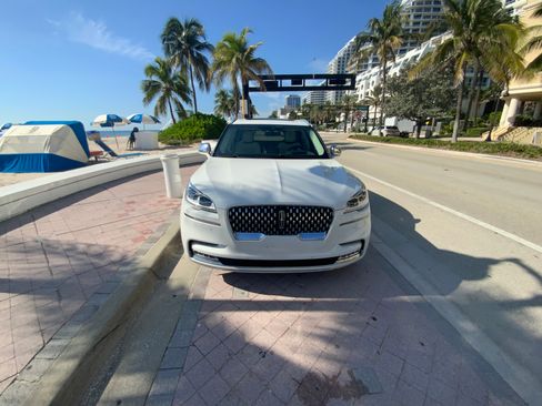 Used 2020 Lincoln Aviator Black Label w/ Class IV Trailer Tow Package AWD/4WD image 9