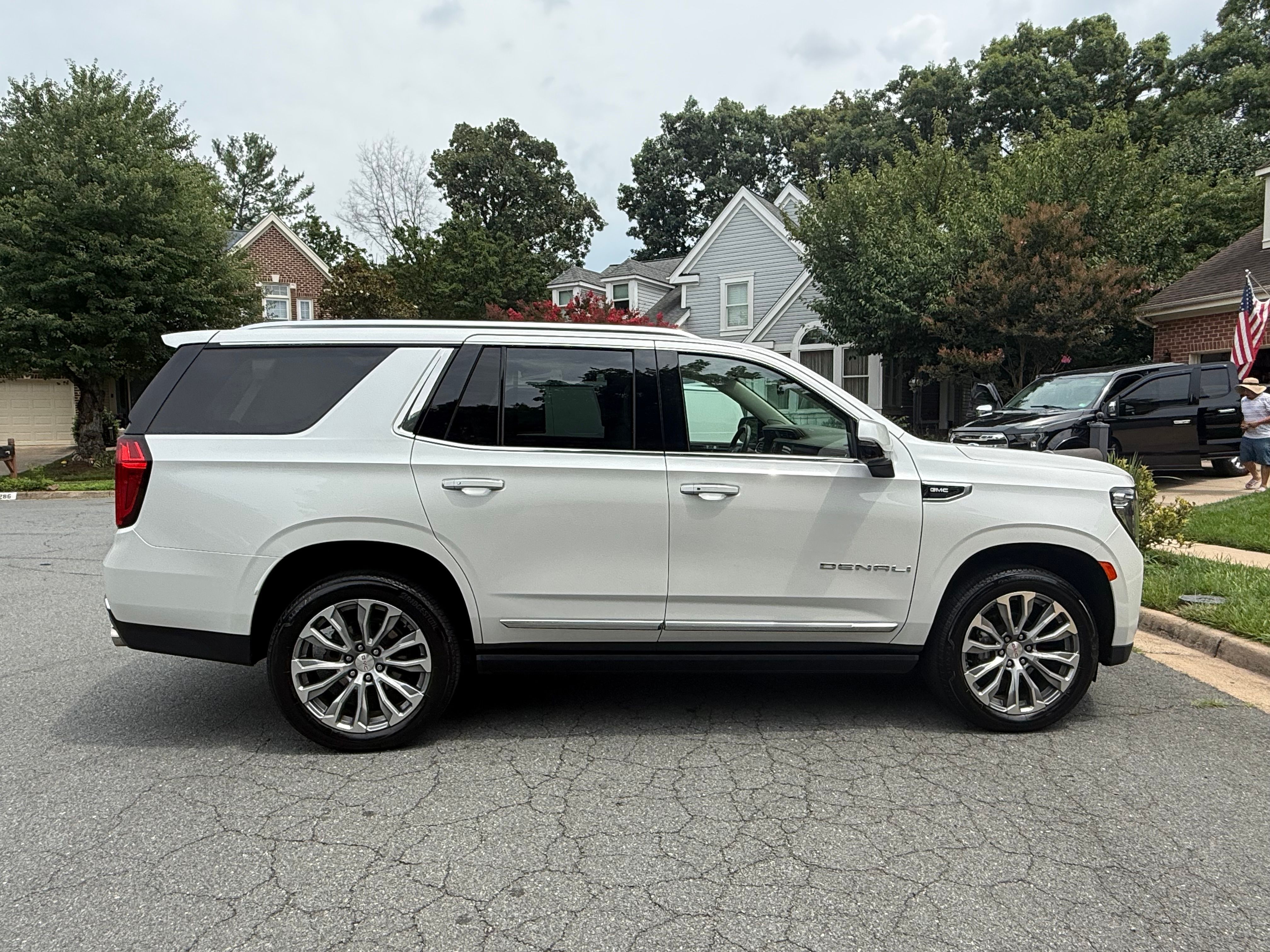 Used 2021 GMC Yukon Denali w/ LPO, Illumination Package AWD/4WD image 30