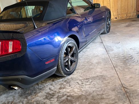 Used 2012 Ford Mustang GT Premium w/ Electronics Pkg RWD image 5
