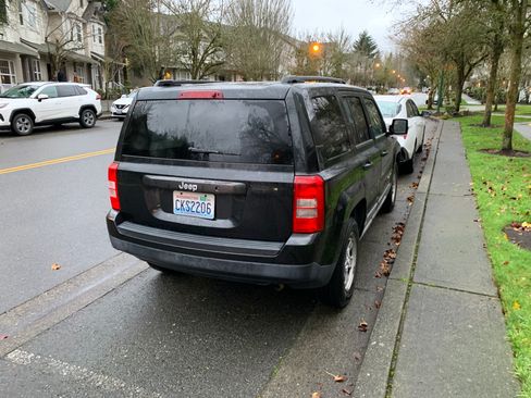 Used 2011 Jeep Patriot Sport image 4
