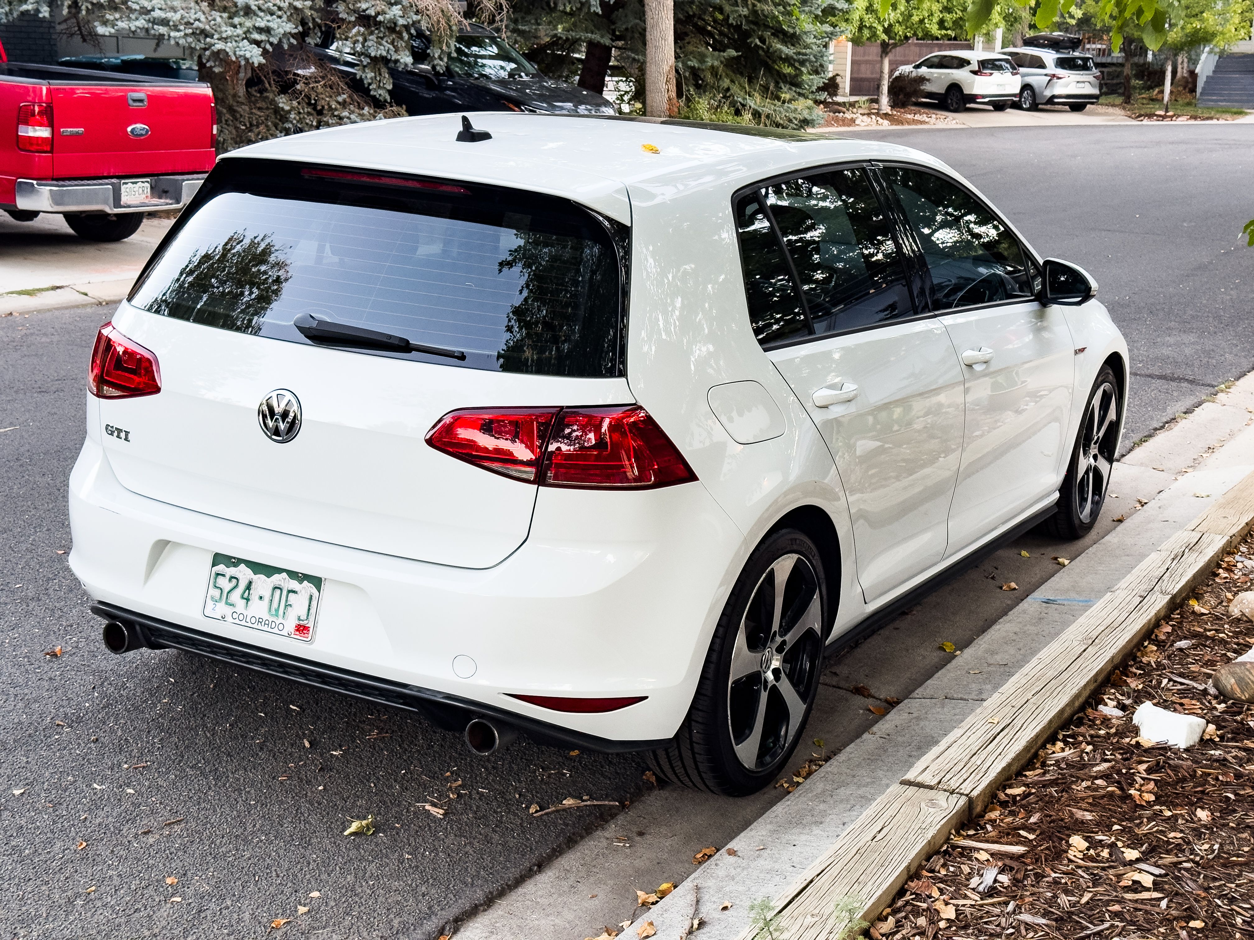 Used 2015 Volkswagen GTI SE FWD image 8