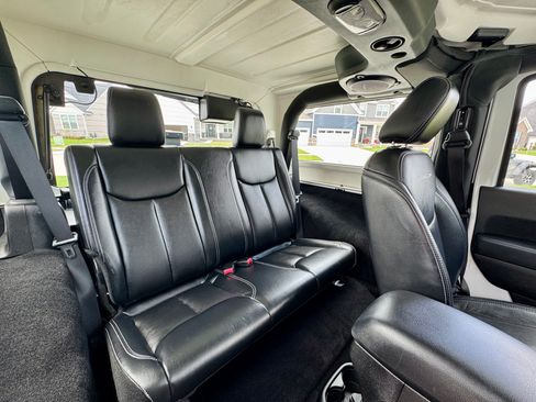 Used 2014 Jeep Wrangler Rubicon w/ Power Convenience Group AWD/4WD image 12