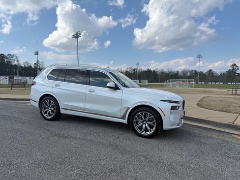 Used 2024 BMW X7 xDrive40i w/ Executive Package image 4