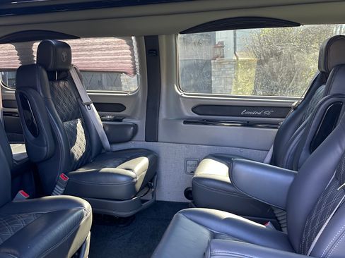 Used 2021 Ford Transit 150 Low Roof AWD image 9