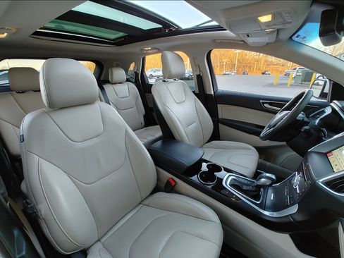 Used 2018 Ford Edge Titanium w/ Equipment Group 302A image 5