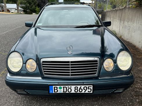 Used 1999 Mercedes-Benz E 320 4MATIC Wagon image 5