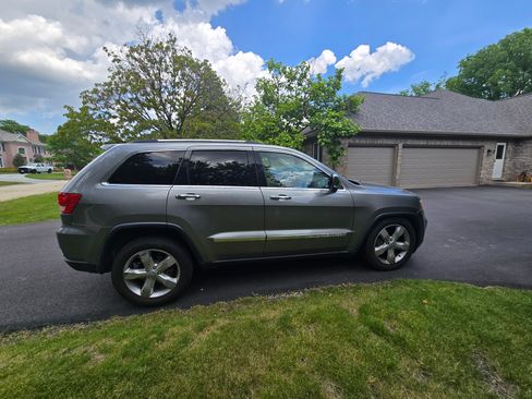 Used 2012 Jeep Grand Cherokee Overland AWD/4WD image 4