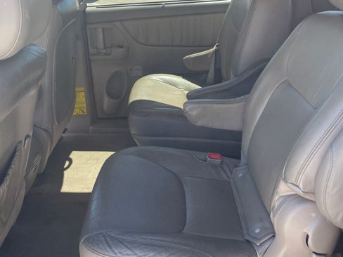 Used 2009 Toyota Sienna XLE FWD image 12