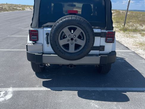 Used 2015 Jeep Wrangler Sport image 5