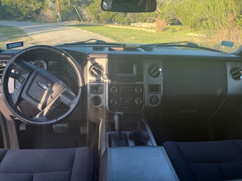 Used 2015 Ford Expedition EL XLT RWD image 9