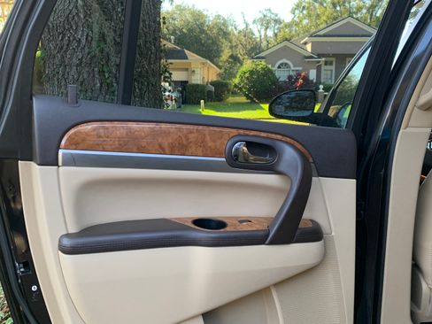 Used 2010 Buick Enclave CXL image 13