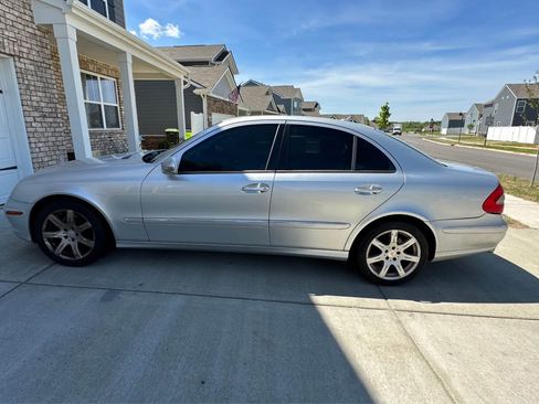 Used 2008 Mercedes-Benz E 350 4MATIC Sedan image 4