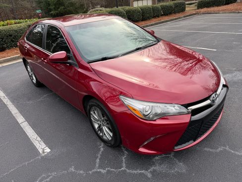 Used 2017 Toyota Camry SE image 4