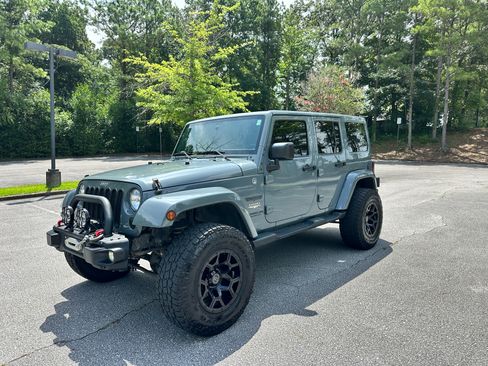 Used 2015 Jeep Wrangler Unlimited Sahara w/ Connectivity Group AWD/4WD image 1