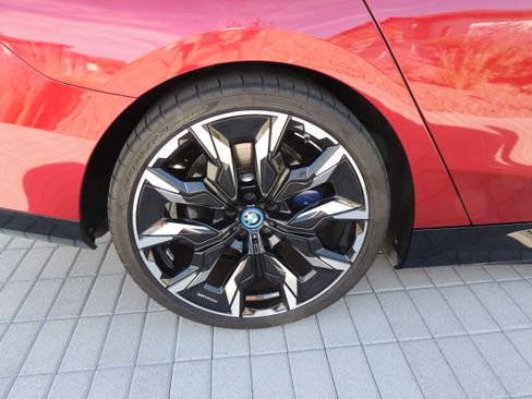 Used 2024 BMW i5 eDrive40i w/ Executive Package RWD image 9