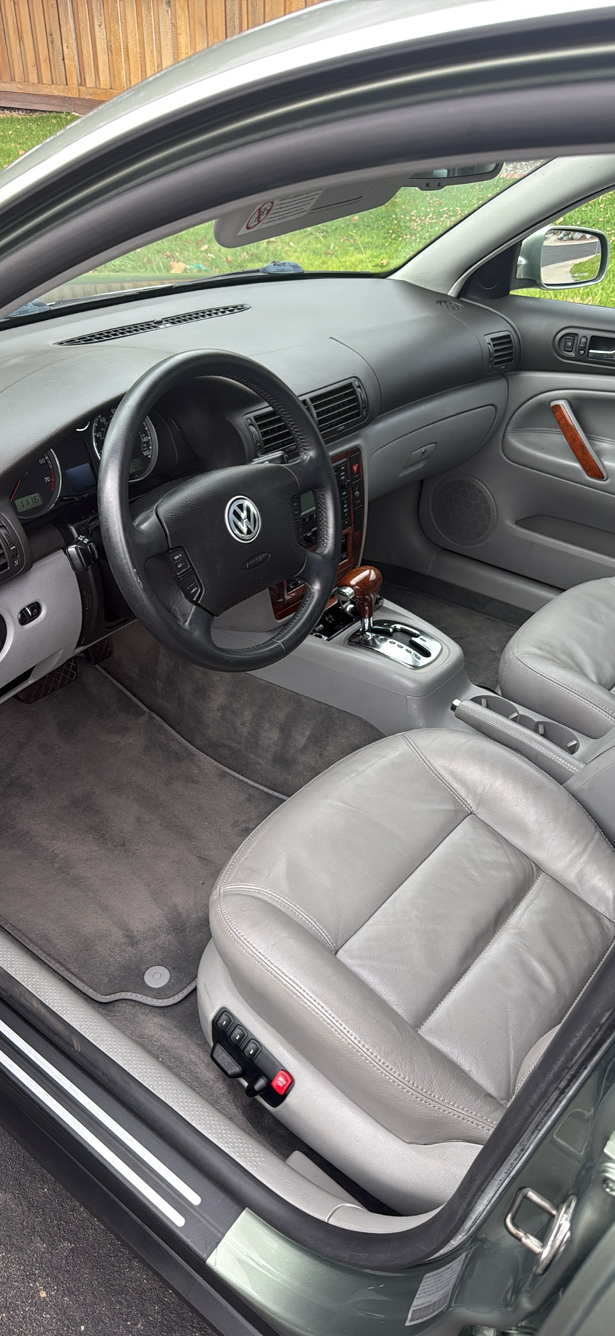 Used 2003 Volkswagen Passat GLX FWD image 1