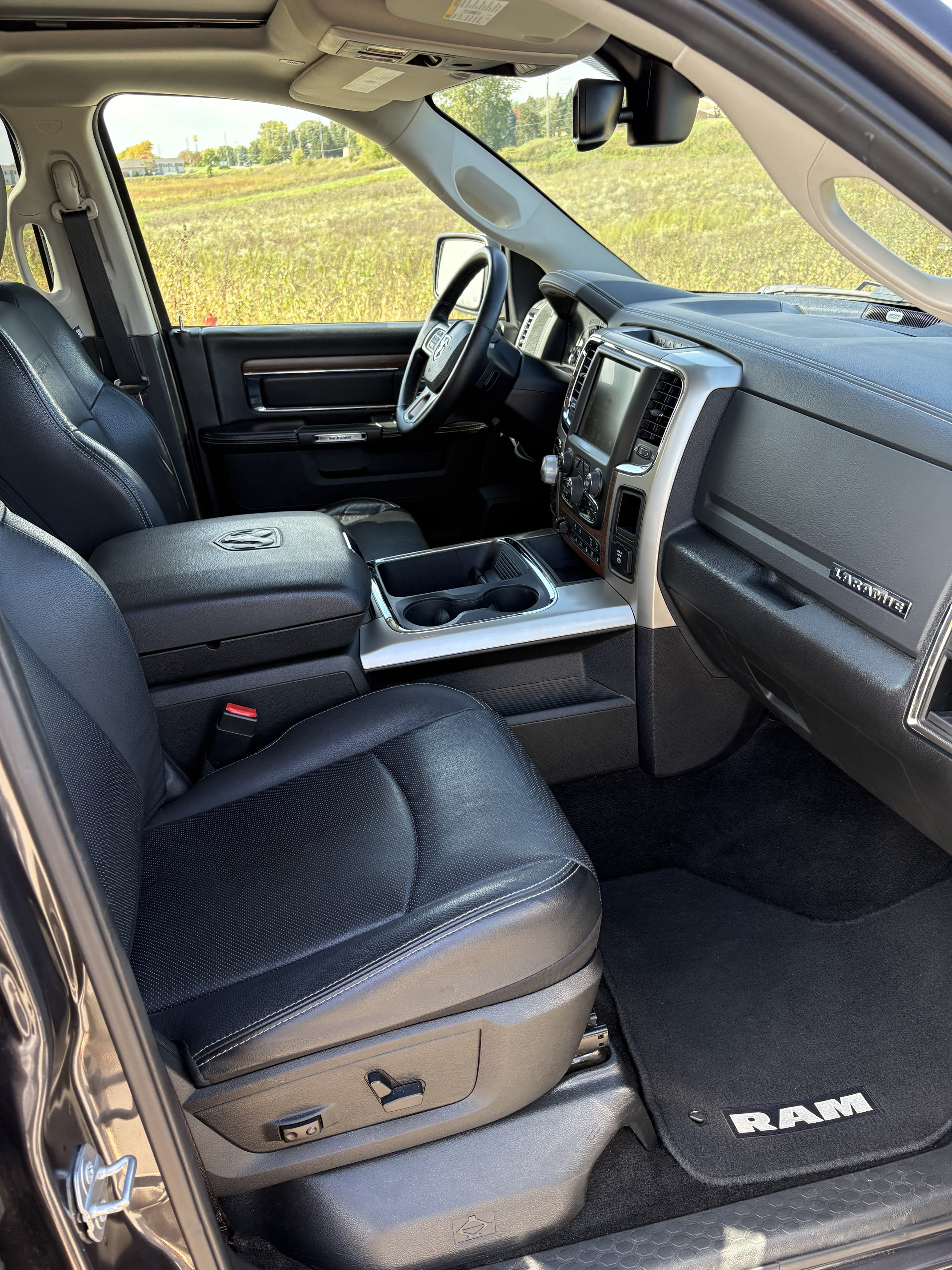 Used 2017 RAM 1500 Laramie w/ Convenience Group AWD/4WD image 15