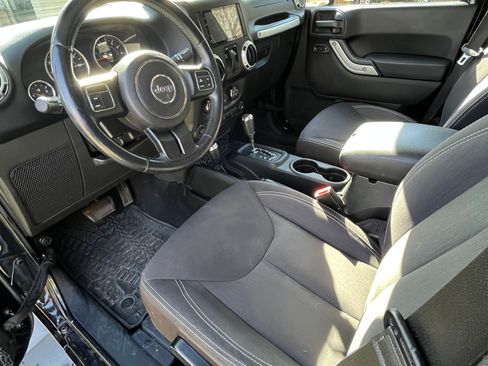 Used 2015 Jeep Wrangler Sahara image 16