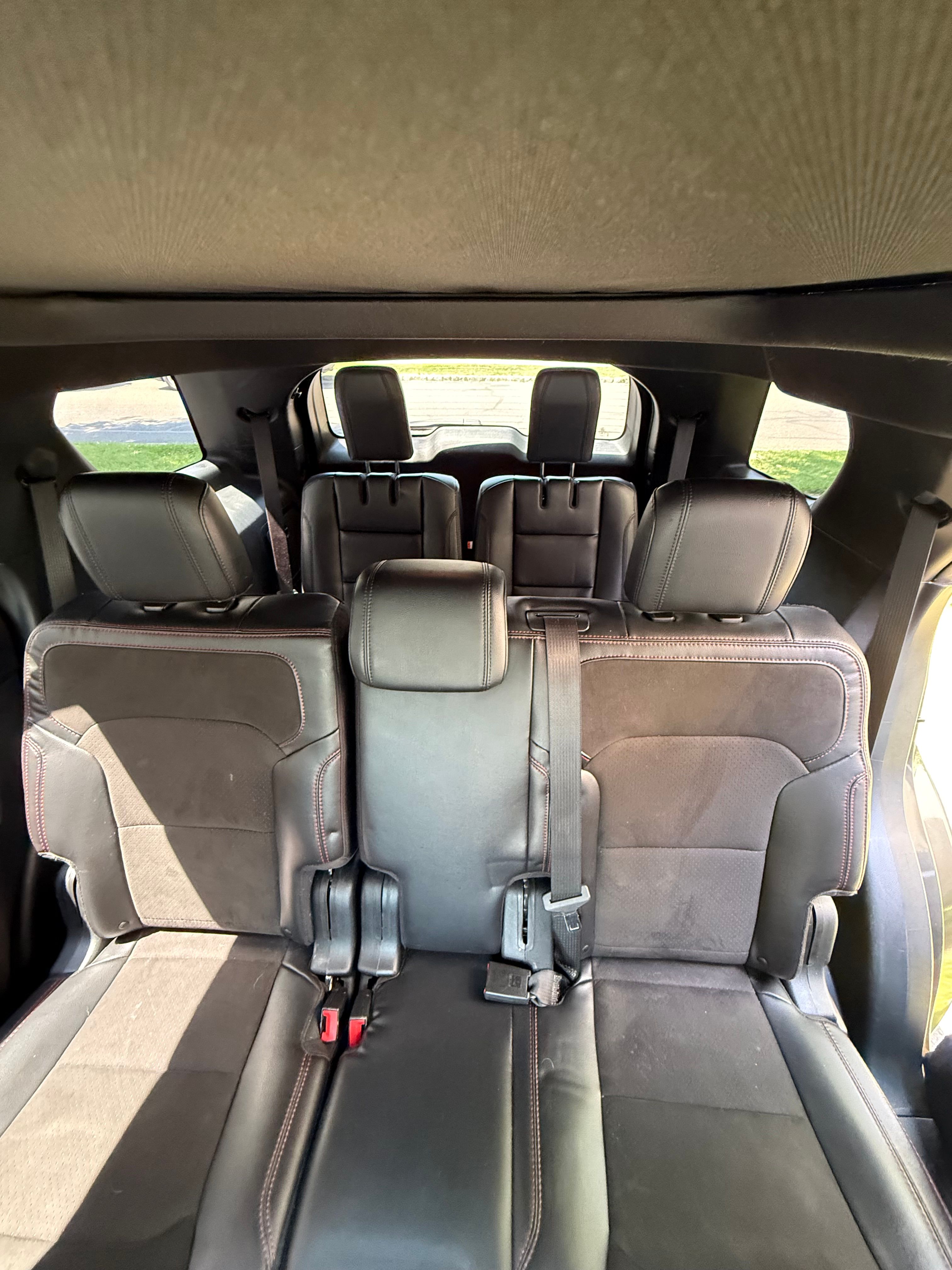 Used 2018 Ford Explorer XLT w/ Equipment Group 202A AWD/4WD image 9