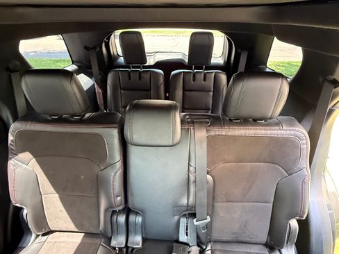 Used 2018 Ford Explorer XLT w/ Equipment Group 202A AWD/4WD image 9