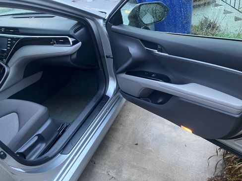 Used 2018 Toyota Camry LE w/ Moonroof Package image 16