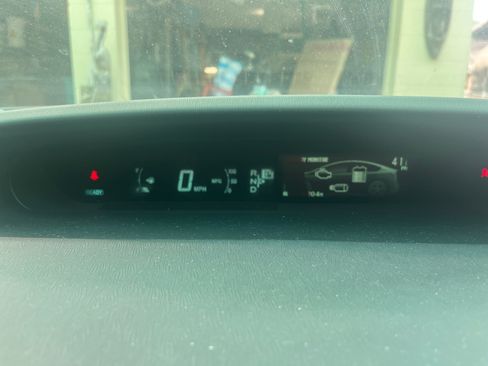Used 2013 Toyota Prius Two FWD image 5