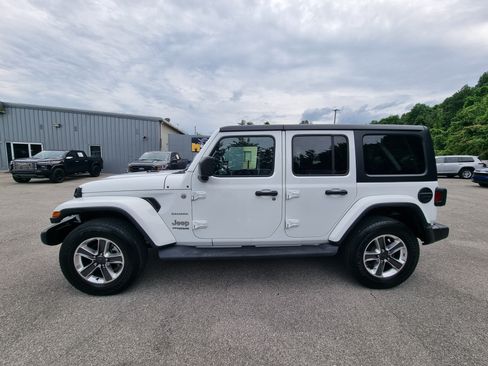 Used 2022 Jeep Wrangler Unlimited Sahara AWD/4WD image 5