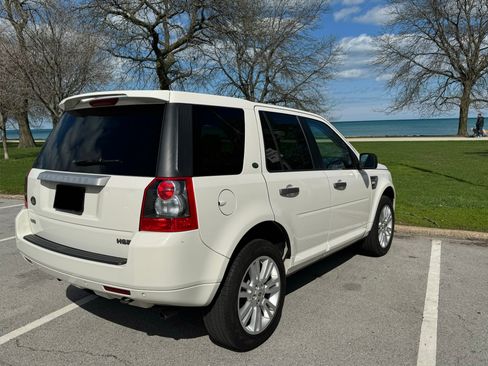 Used 2010 Land Rover LR2 HSE image 9