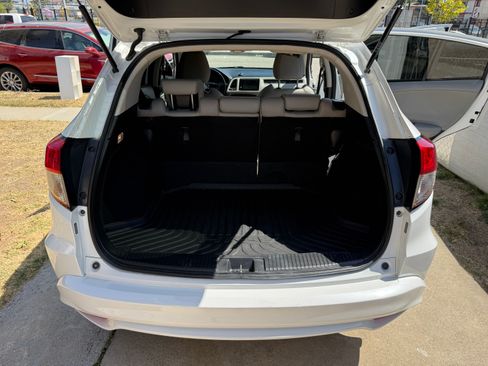 Used 2019 Honda HR-V Touring image 11