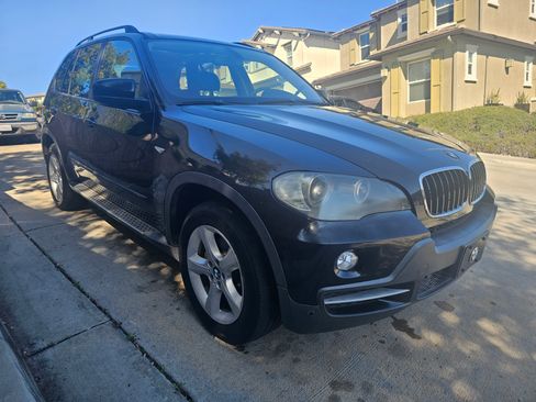 Used 2010 BMW X5 xDrive30i image 2