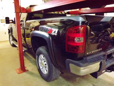 Used 2009 Chevrolet Silverado 2500 LT w/ Exterior Plus Package image 13