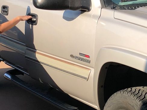 Used 2004 Chevrolet Silverado 2500 LS w/ Heavy-Duty Power Package image 17