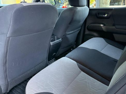 Used 2021 Toyota Tacoma TRD Sport image 19