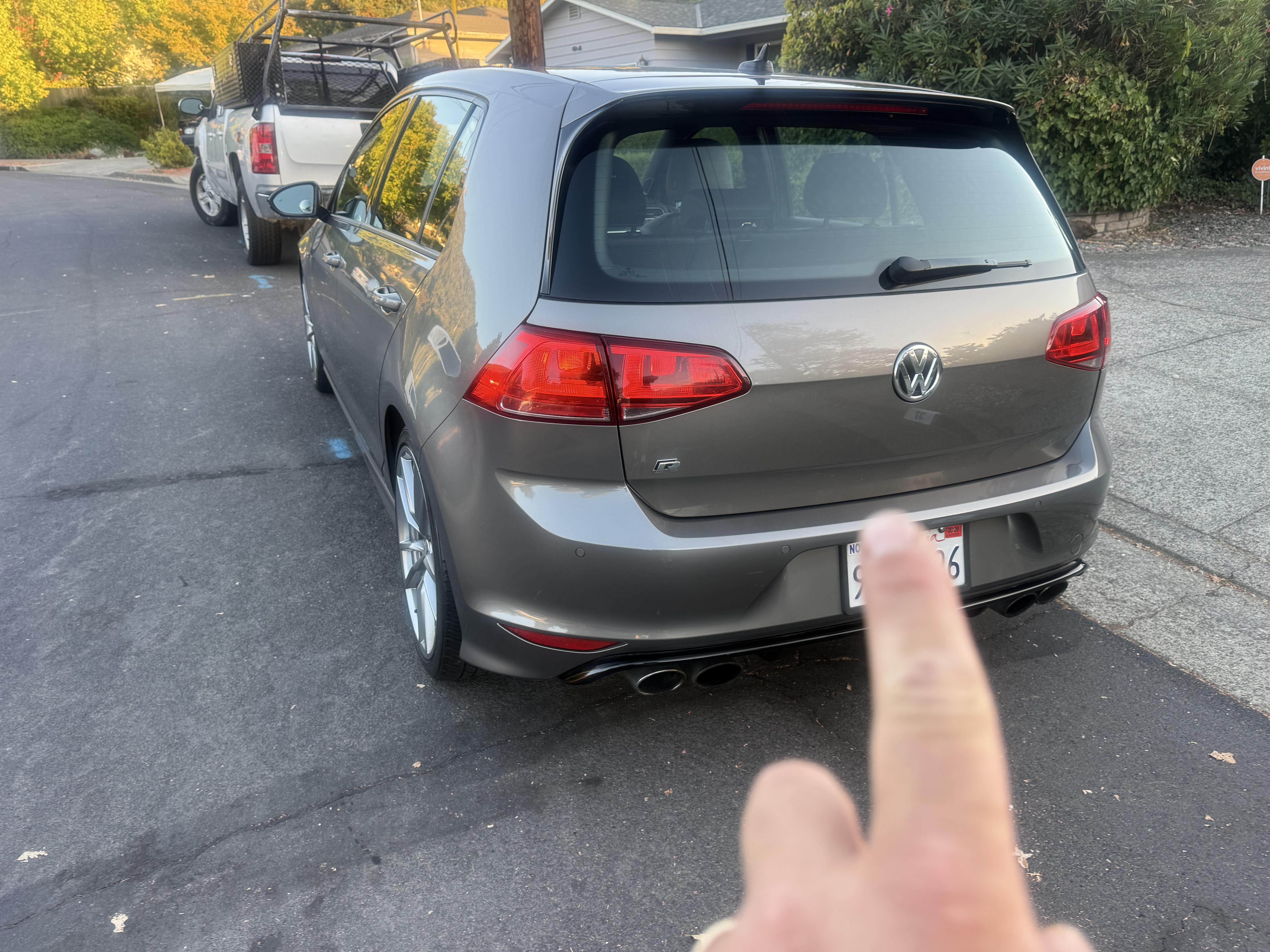 Used 2017 Volkswagen Golf 4-Door AWD/4WD image 4