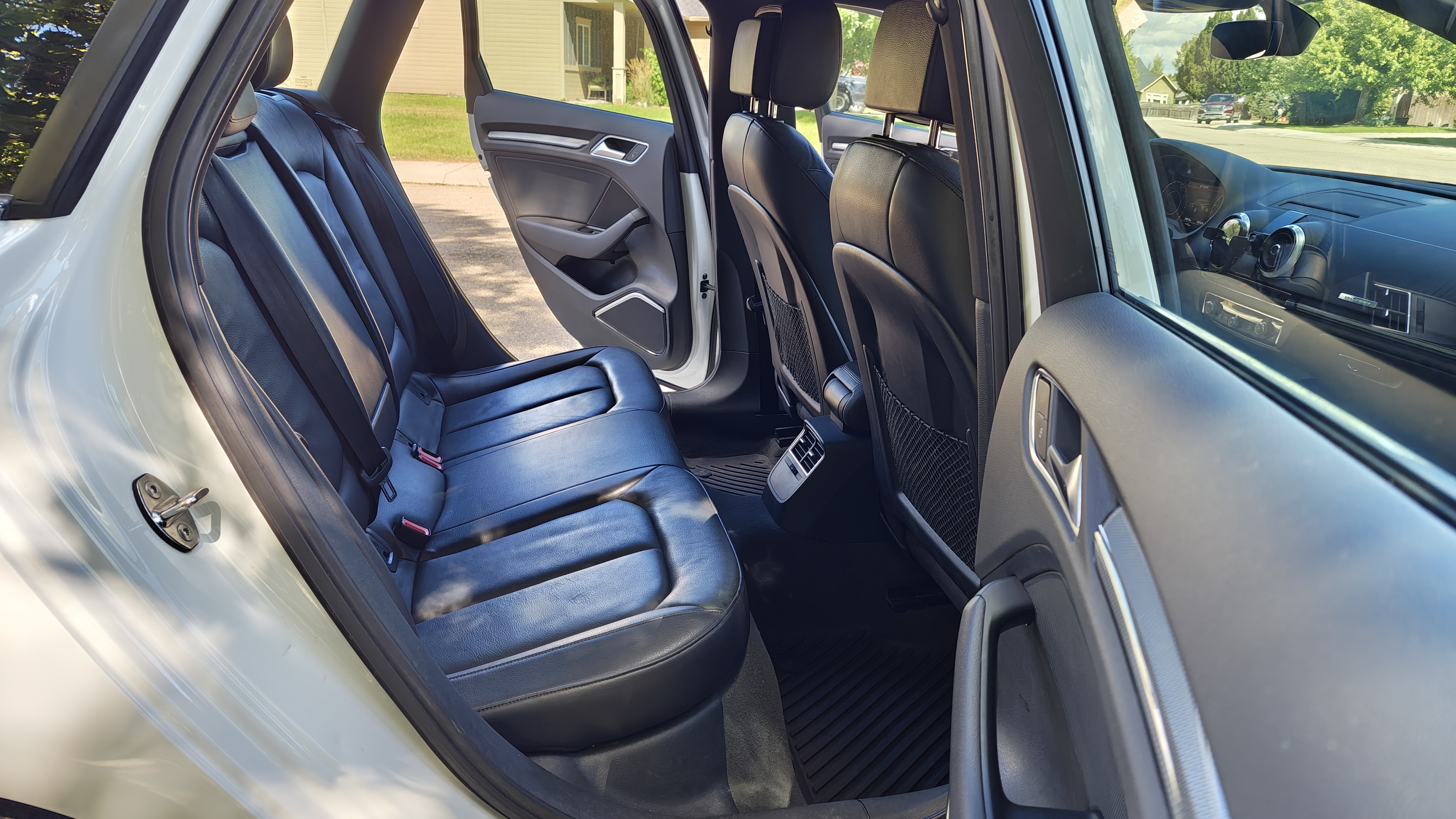 Used 2018 Audi A3 e-tron Premium Plus w/ Technology Package FWD image 9