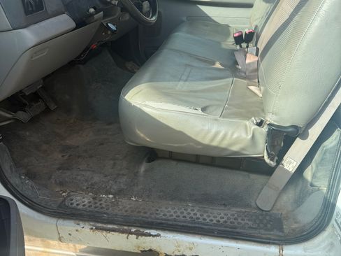 Used 1999 Ford F450 2WD Regular Cab Super Duty image 8