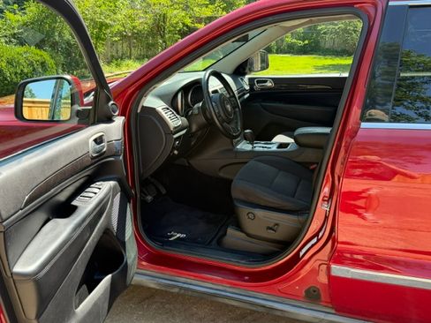 Used 2011 Jeep Grand Cherokee Laredo RWD image 8