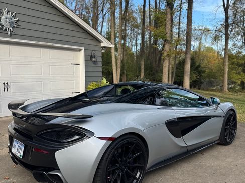 Used 2019 McLaren 570S Spider Convertible 2D image 4