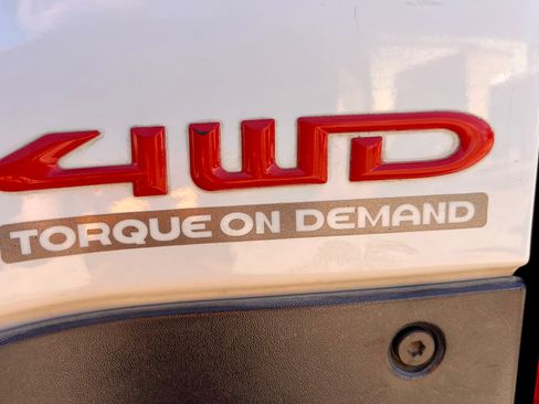 Used 2000 Isuzu VehiCROSS image 18