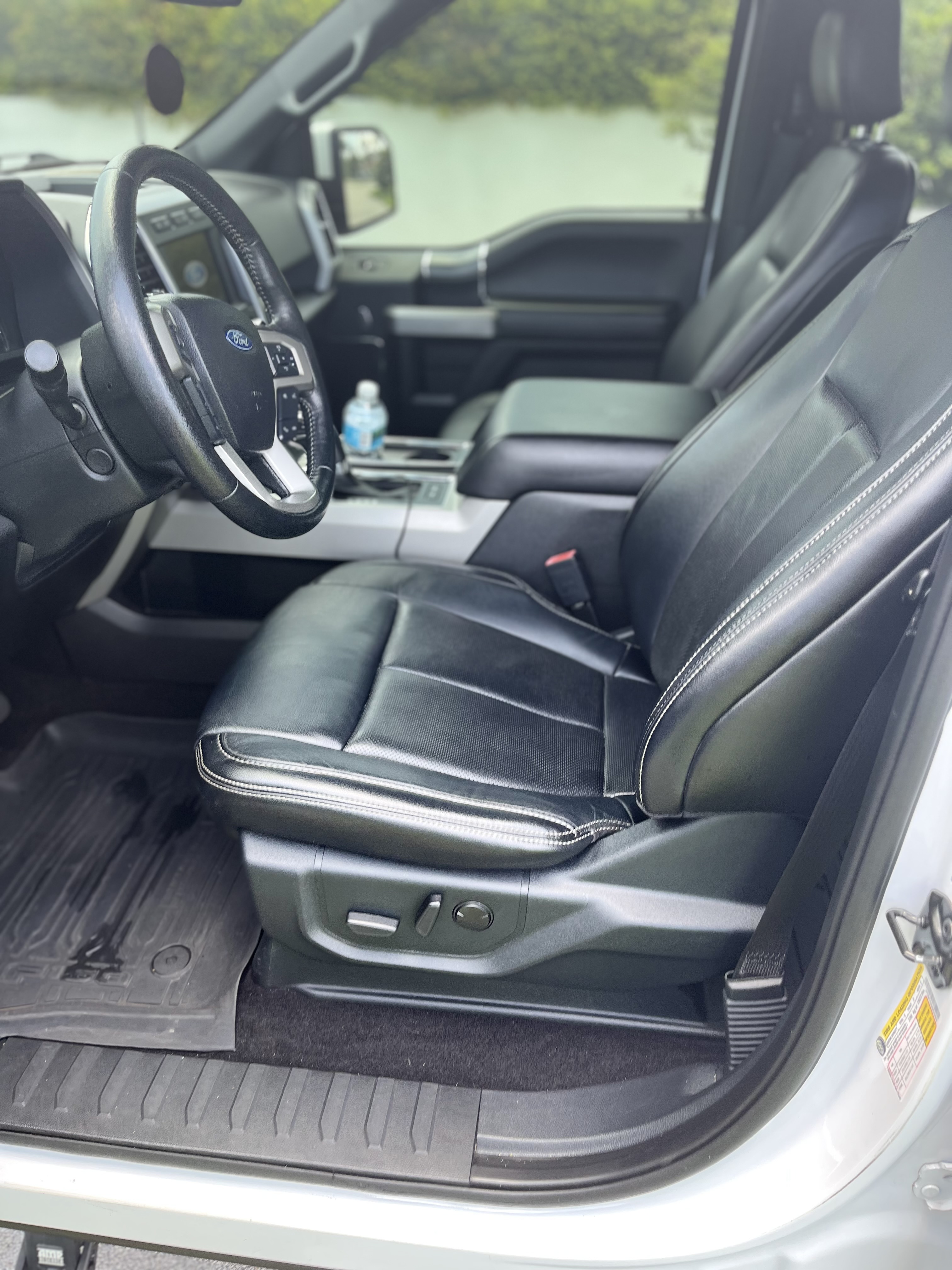 Used 2019 Ford F150 Lariat w/ Equipment Group 502A Luxury AWD/4WD image 15