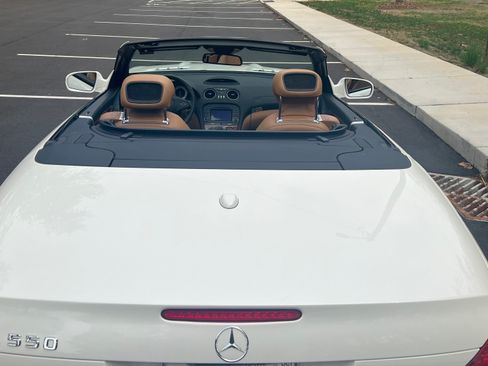 Used 2011 Mercedes-Benz SL 550 image 12