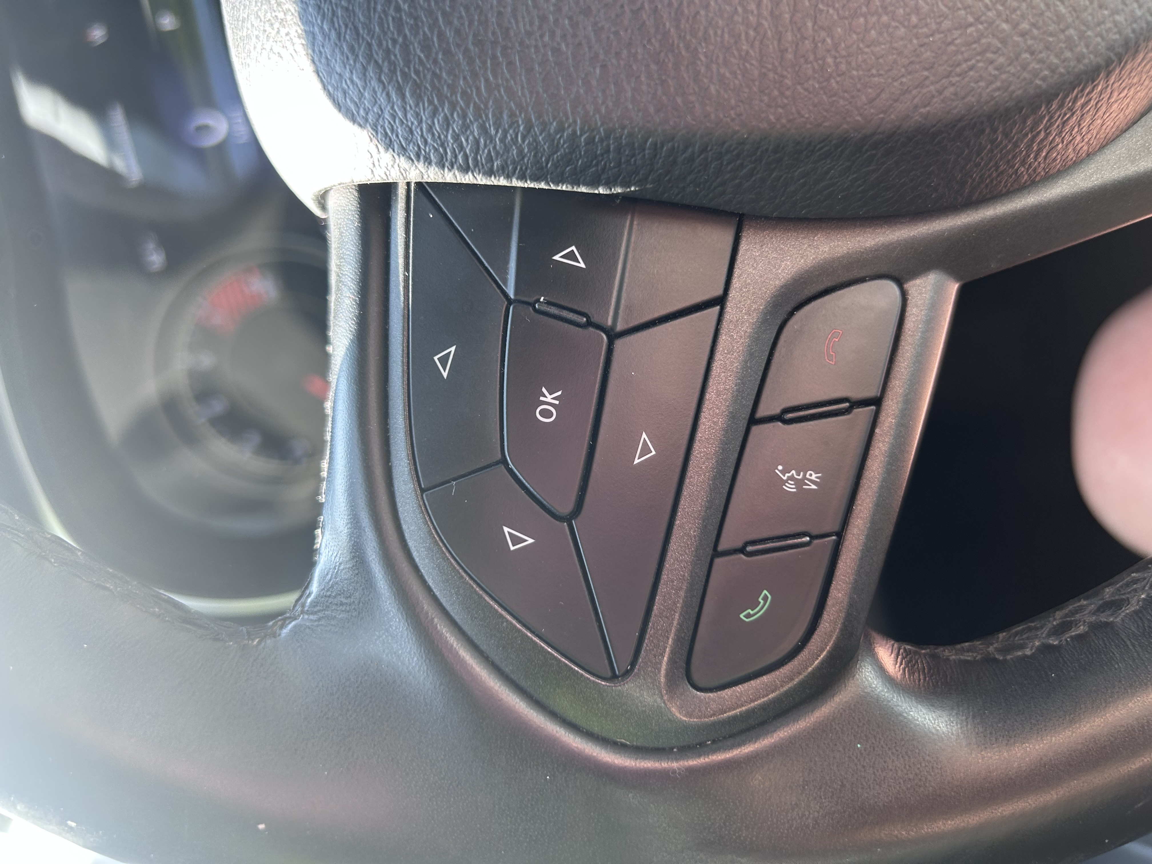 Used 2020 Jeep Cherokee Trailhawk w/ Cold Weather Group AWD/4WD image 19